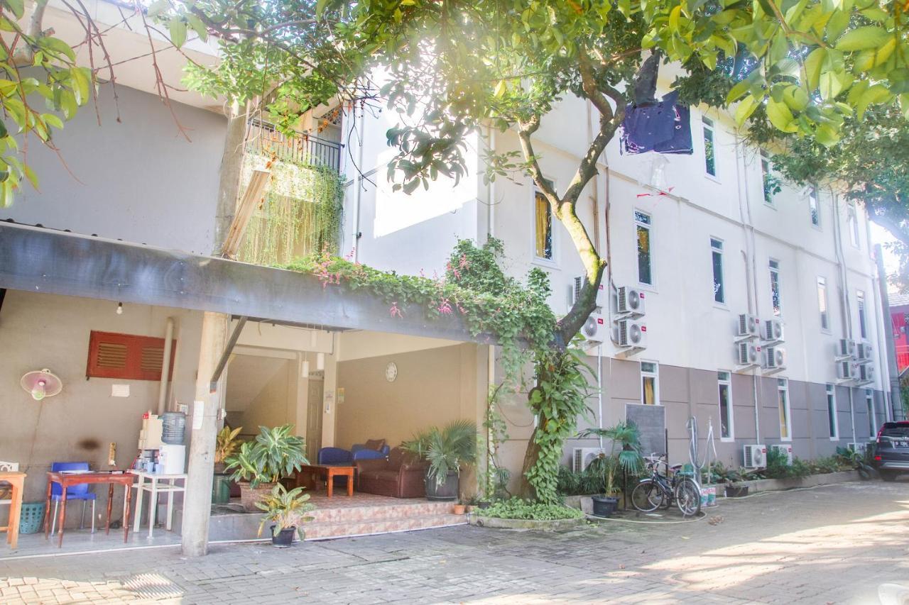 Urbanview Hotel Minongga Pondok Labu By Reddoorz Jakarta Ngoại thất bức ảnh