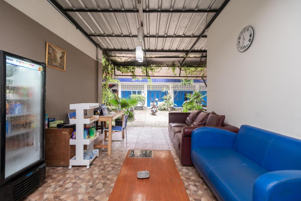Urbanview Hotel Minongga Pondok Labu By Reddoorz Jakarta Ngoại thất bức ảnh