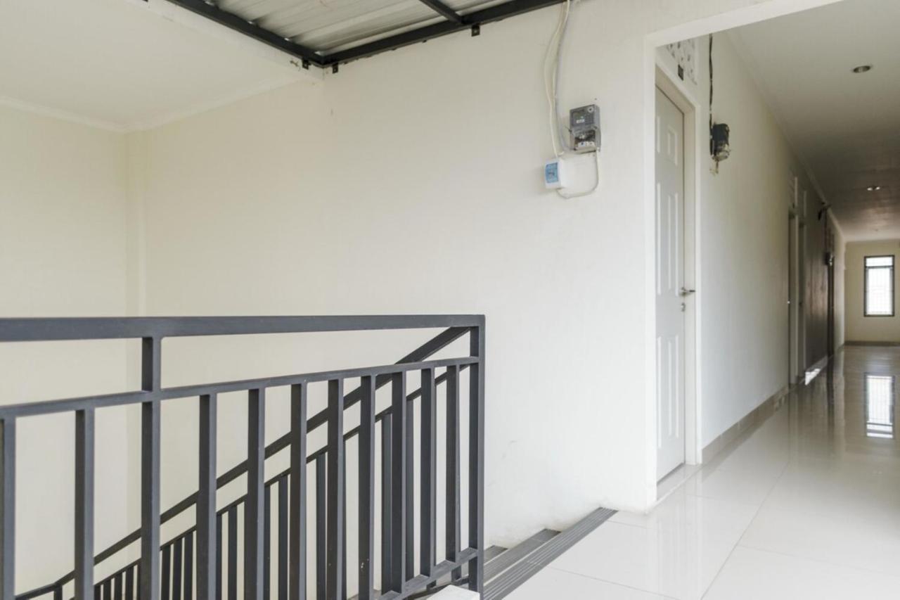 Urbanview Hotel Minongga Pondok Labu By Reddoorz Jakarta Ngoại thất bức ảnh