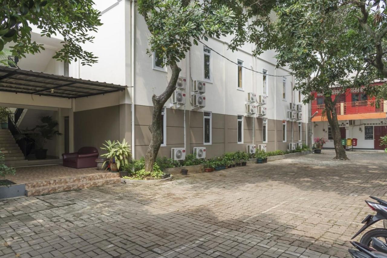 Urbanview Hotel Minongga Pondok Labu By Reddoorz Jakarta Ngoại thất bức ảnh