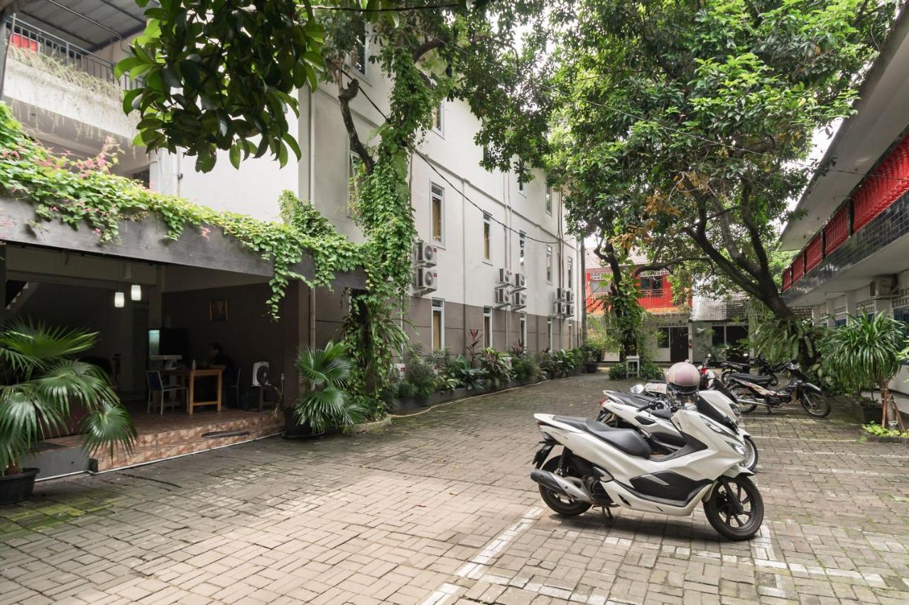 Urbanview Hotel Minongga Pondok Labu By Reddoorz Jakarta Ngoại thất bức ảnh